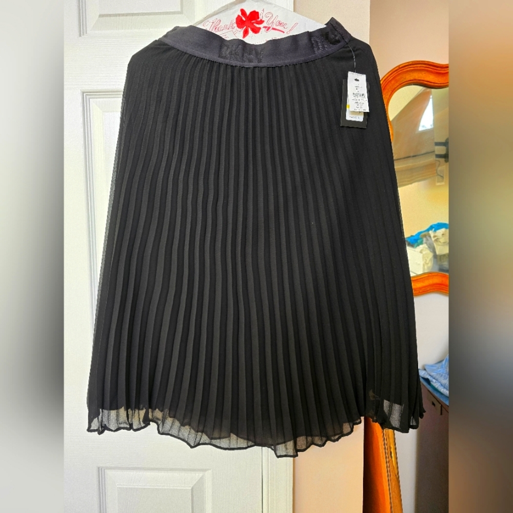 DKNY black skirt size M